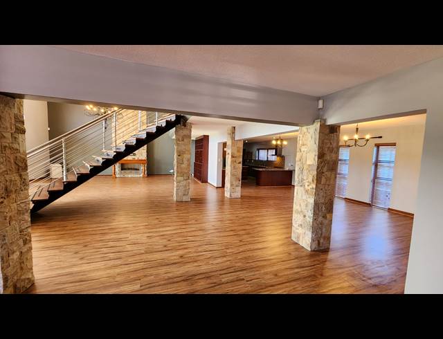 6 BEDROOM FREESTANDING FOR SALE IN BERGSIG